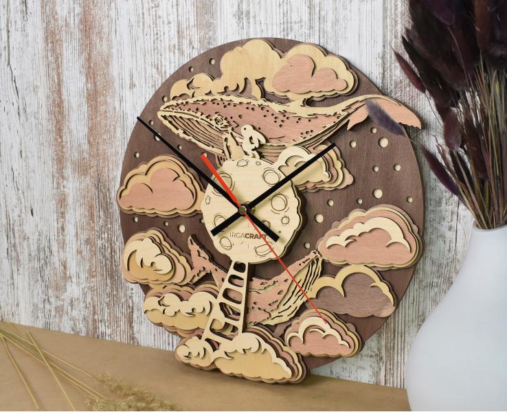 Часы кварцевые Луна