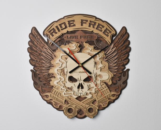 Часы кварцевые Череп