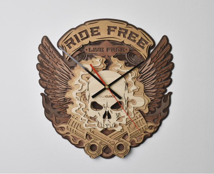 Часы кварцевые Череп